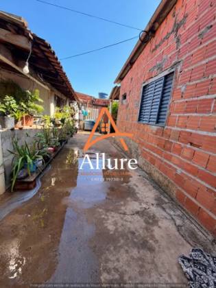 DUAS CASAS NO MESMO TERRENO À VENDA