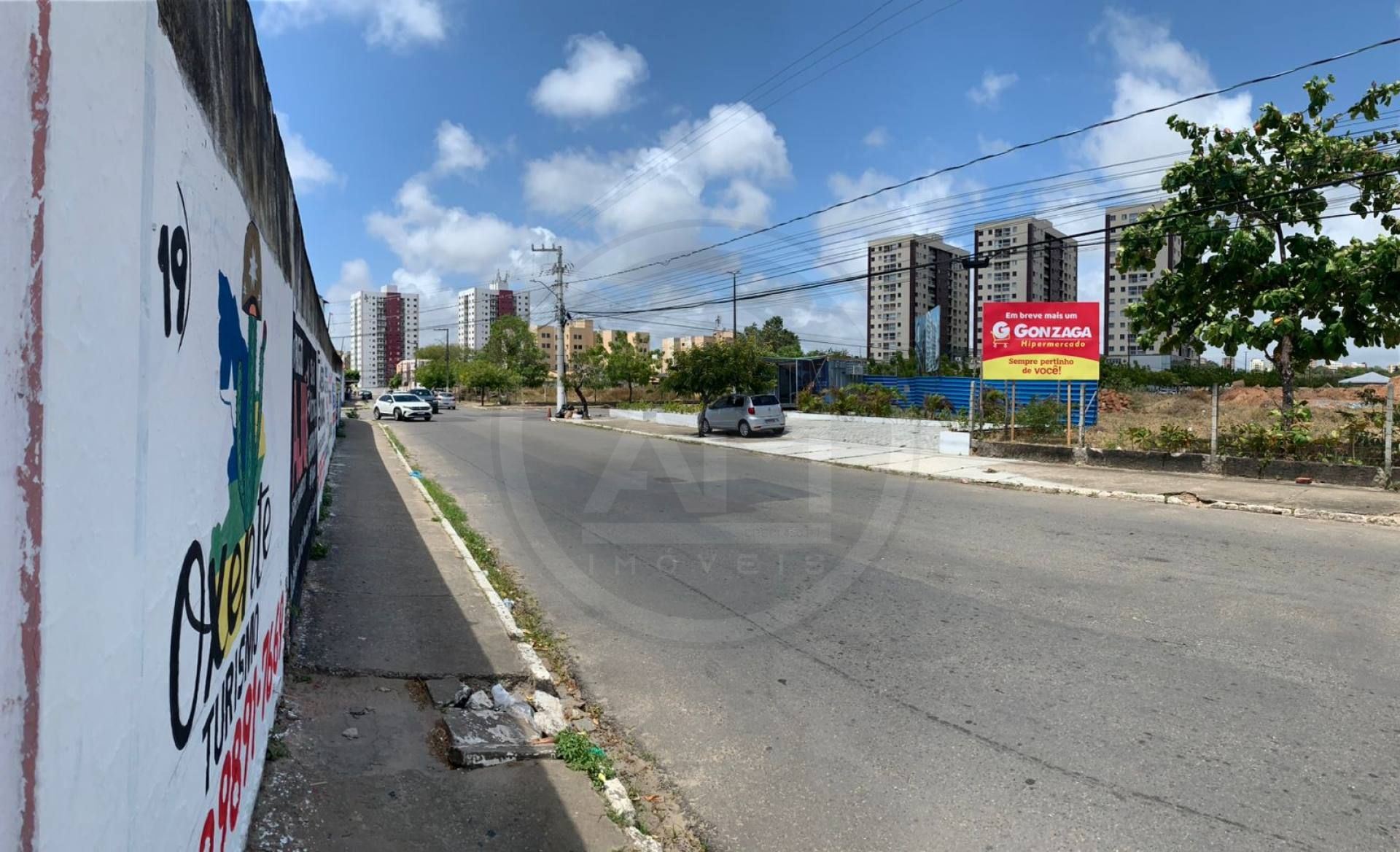 EXCELENTE CASA COM TERRENO NO BAIRRO JABOTIANA