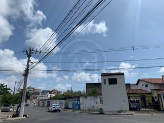 EXCELENTE CASA COM TERRENO NO BAIRRO JABOTIANA
