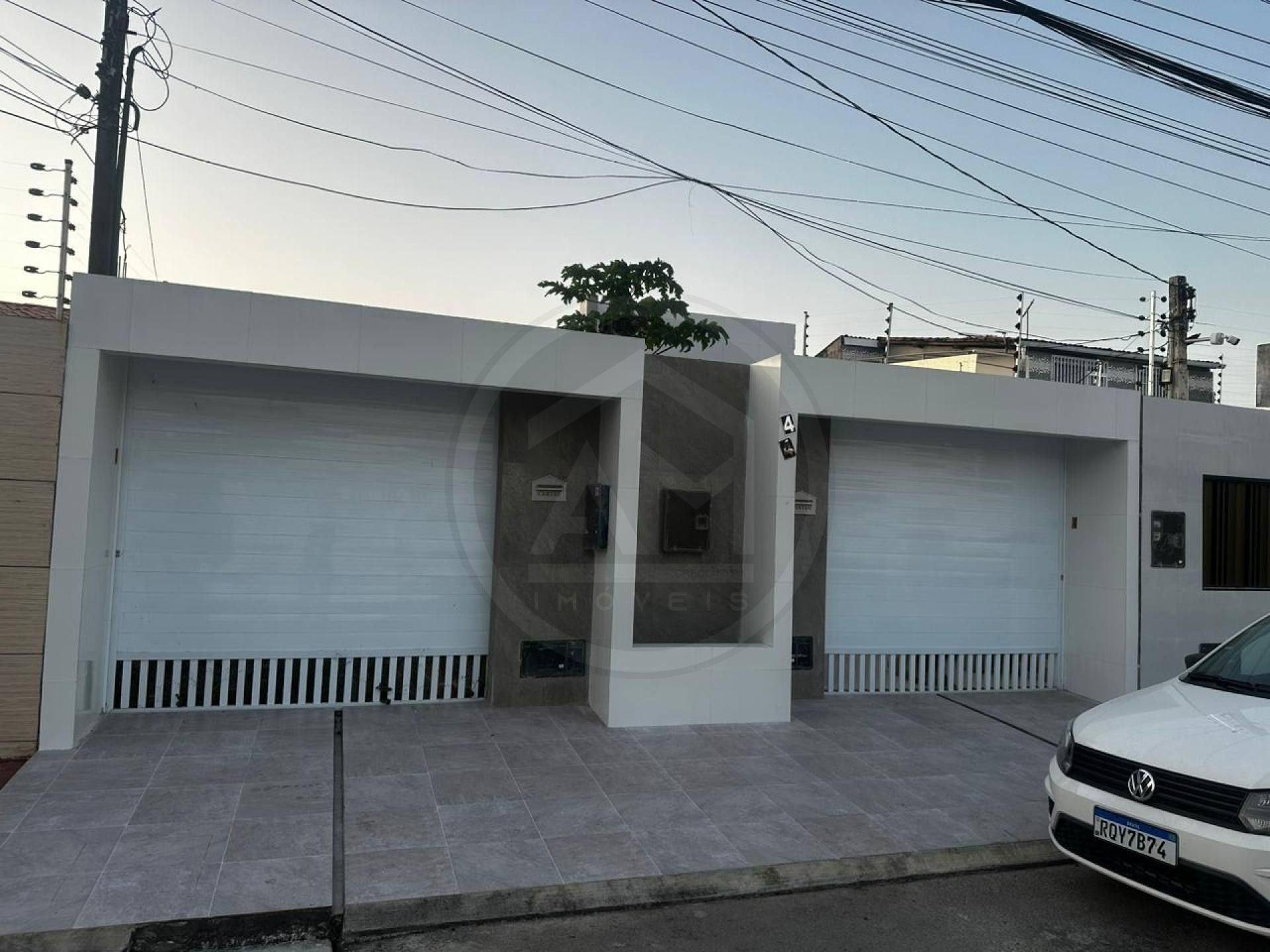 CASA À VENDA NO BAIRRO JABOTIANA