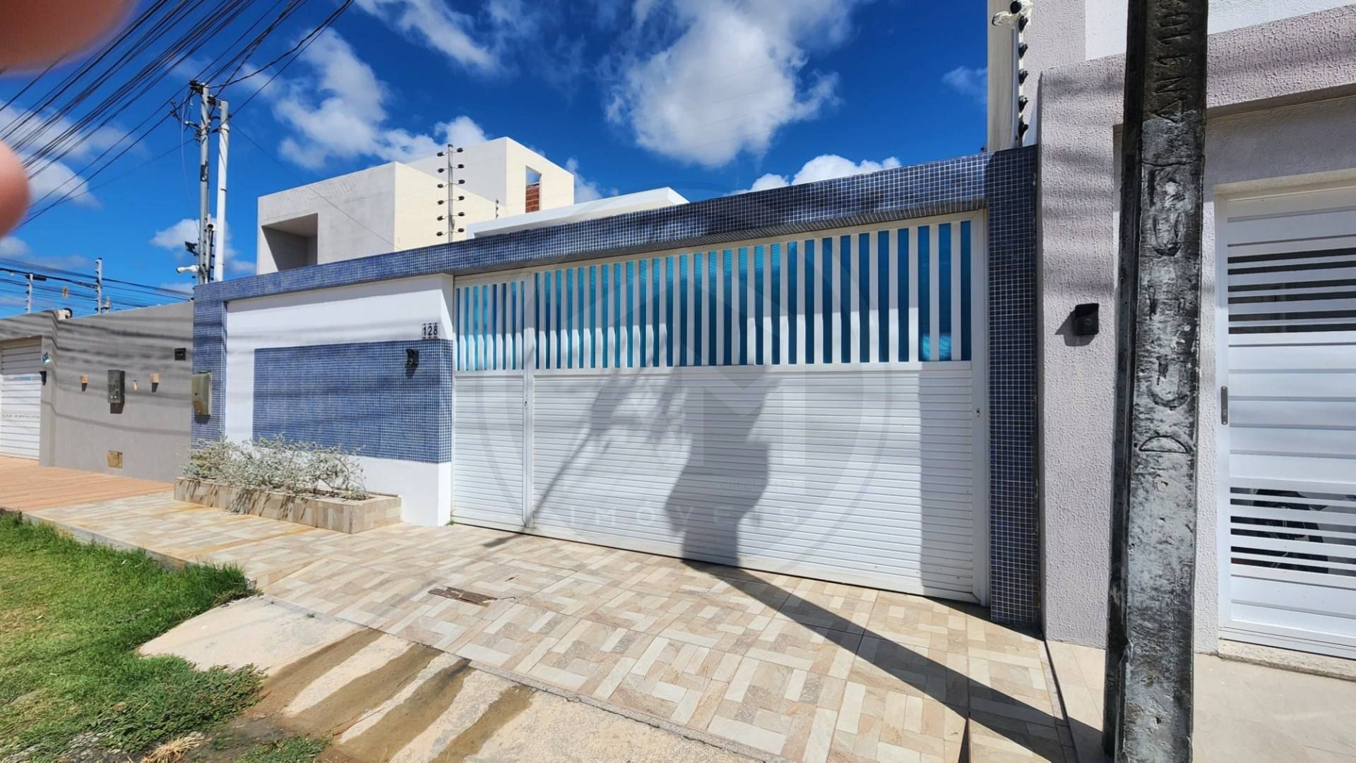 CASA À VENDA COM MÓVEIS PLANEJADOS