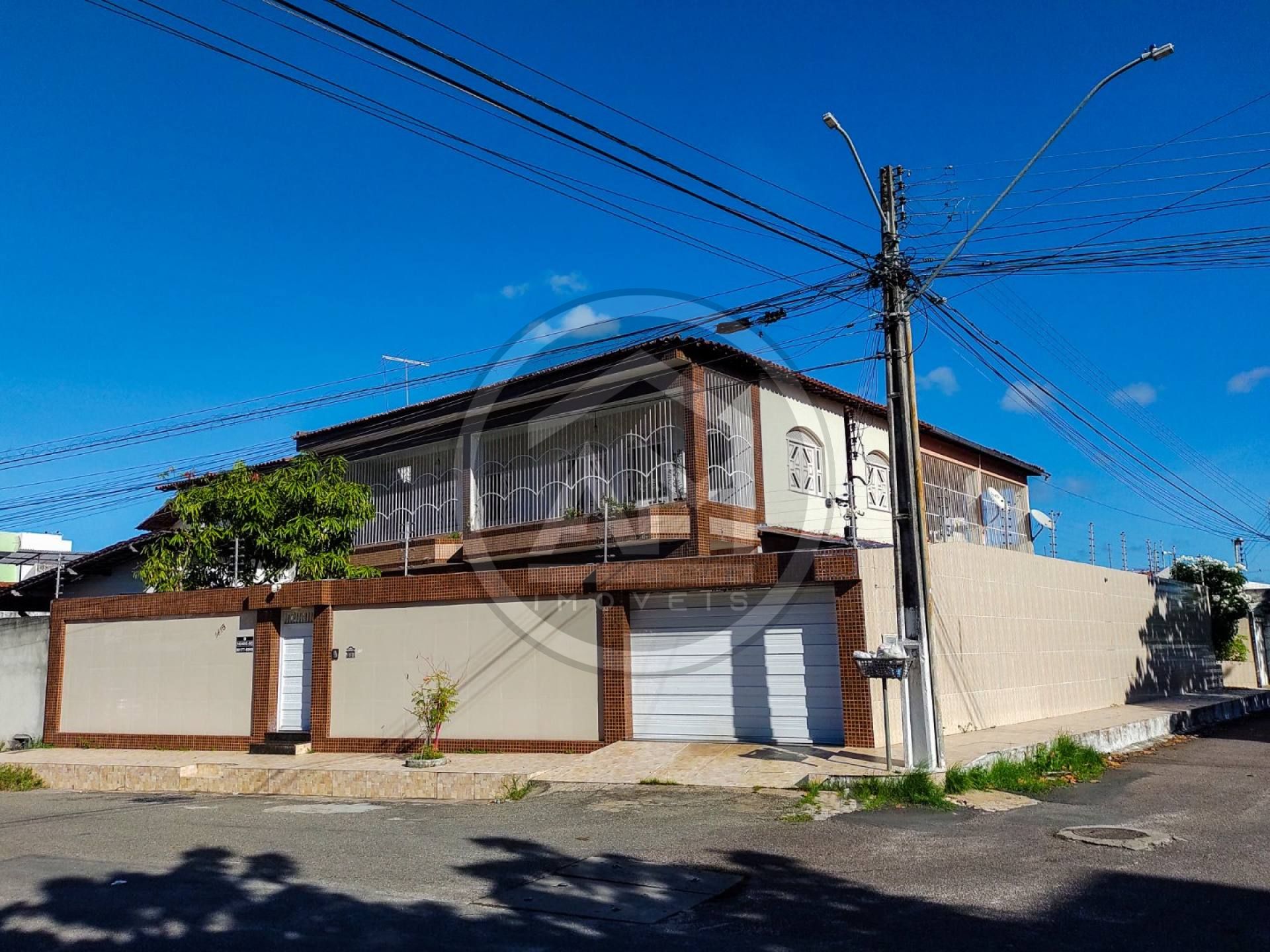 EXCELENTISSÍMA CASA NO BAIRRO PEREIRA LOBO
