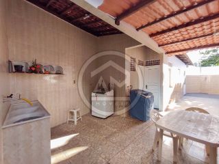 EXCELENTISSÍMA CASA NO BAIRRO PEREIRA LOBO