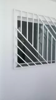 Casa com escritura na avenida principal do Albano Franco