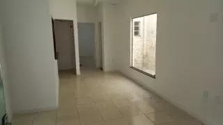 Casa com escritura na avenida principal do Albano Franco