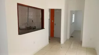 Casa com escritura na avenida principal do Albano Franco