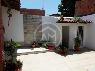 EXCELENTE CASA À VENDA NO BAIRRO SANTA MARIA