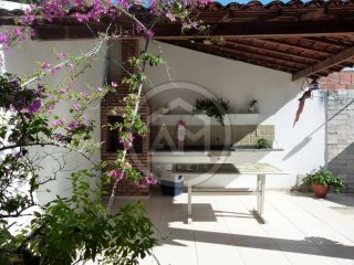 EXCELENTE CASA À VENDA NO BAIRRO SANTA MARIA