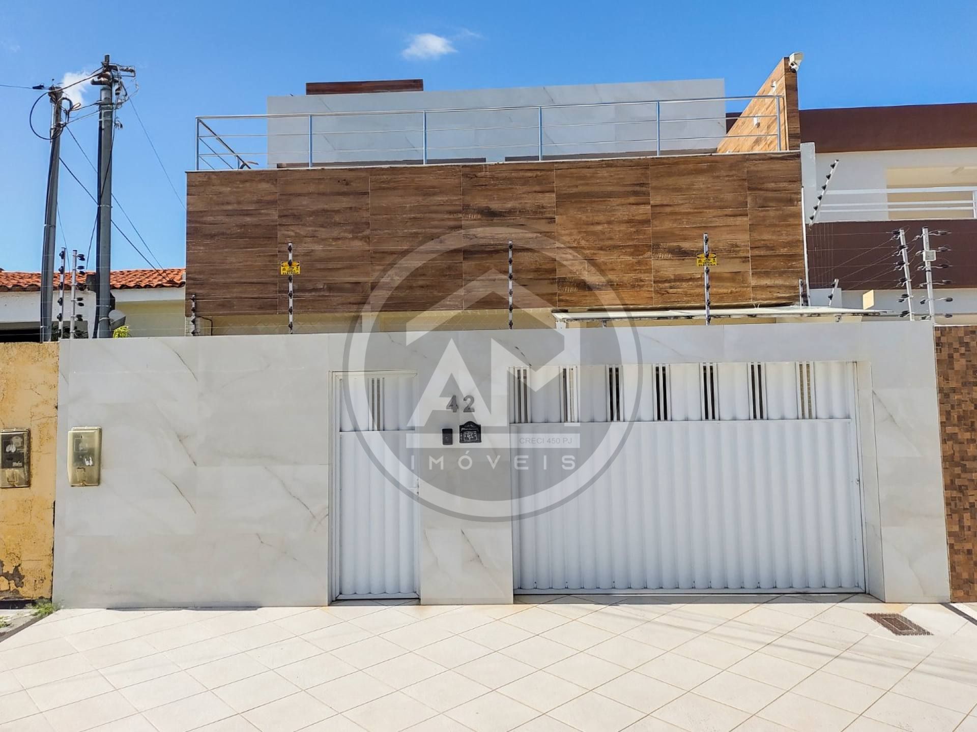 EXCELENTE CASA À VENDA NO BAIRRO JABOTIANA COM PISCINA!