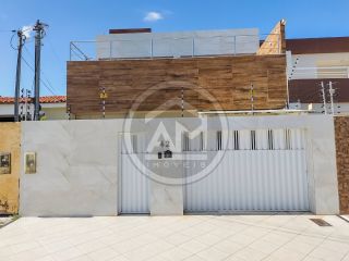 EXCELENTE CASA À VENDA NO BAIRRO JABOTIANA COM PISCINA!