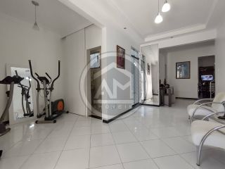 EXCELENTE CASA À VENDA NO BAIRRO JABOTIANA COM PISCINA!