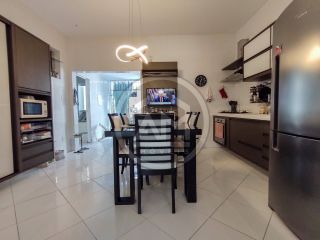 EXCELENTE CASA À VENDA NO BAIRRO JABOTIANA COM PISCINA!
