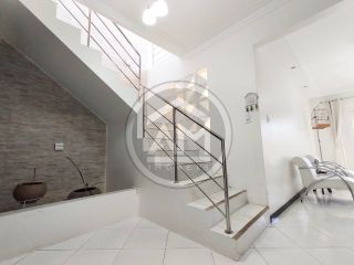 EXCELENTE CASA À VENDA NO BAIRRO JABOTIANA COM PISCINA!
