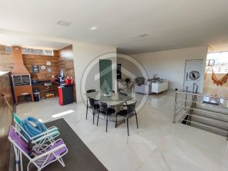 EXCELENTE CASA À VENDA NO BAIRRO JABOTIANA COM PISCINA!