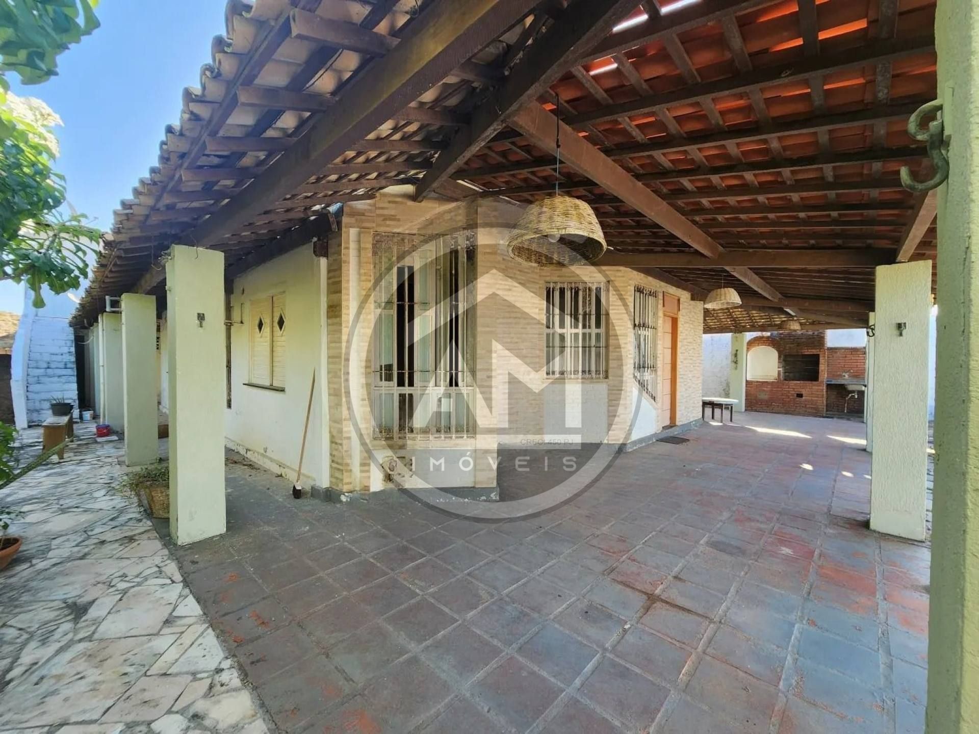 CASA À VENDA COM PISCINA  NO BAIRRO ARUANA