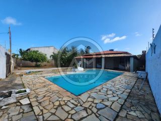 CASA À VENDA COM PISCINA  NO BAIRRO ARUANA