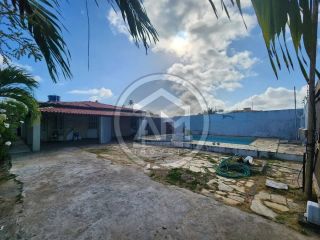 CASA À VENDA COM PISCINA  NO BAIRRO ARUANA