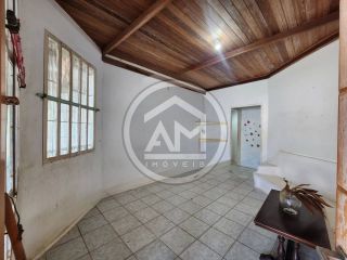 CASA À VENDA COM PISCINA  NO BAIRRO ARUANA