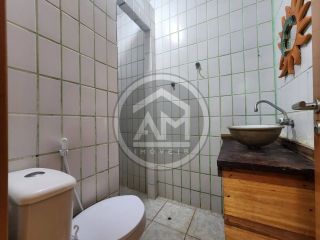 CASA À VENDA COM PISCINA  NO BAIRRO ARUANA