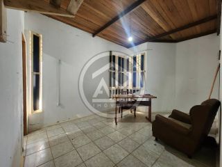 CASA À VENDA COM PISCINA  NO BAIRRO ARUANA