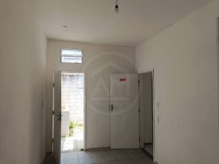 CASA NO CENTRO COMERCIAL DA BARRA