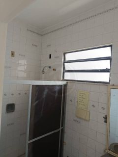 CASA NO CENTRO COMERCIAL DA BARRA