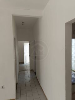 CASA NO CENTRO COMERCIAL DA BARRA