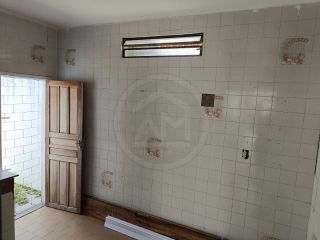 CASA NO CENTRO COMERCIAL DA BARRA