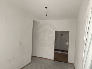 CASA NO CENTRO COMERCIAL DA BARRA