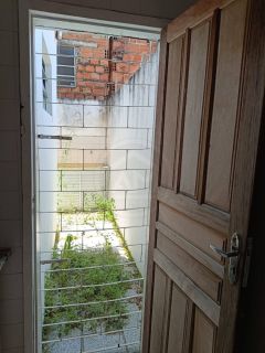 CASA NO CENTRO COMERCIAL DA BARRA