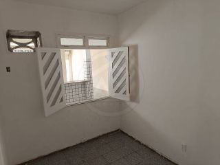 CASA NO CENTRO COMERCIAL DA BARRA