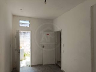 CASA NO CENTRO COMERCIAL DA BARRA