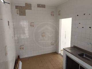 CASA NO CENTRO COMERCIAL DA BARRA