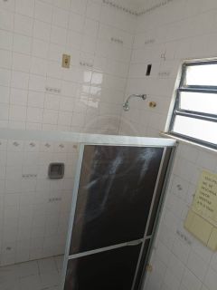 CASA NO CENTRO COMERCIAL DA BARRA