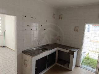 CASA NO CENTRO COMERCIAL DA BARRA