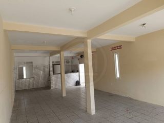 CASA NO CENTRO COMERCIAL DA BARRA