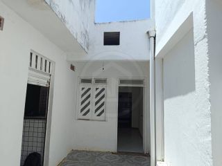 CASA NO CENTRO COMERCIAL DA BARRA