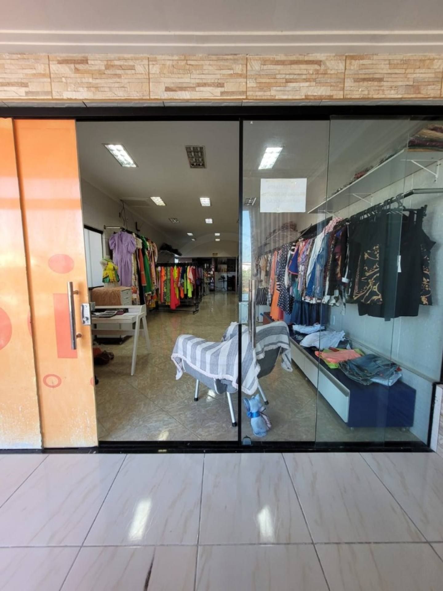 CASA NA FAROLÂNDIA – AMPLA, MODERNA E BEM LOCALIZADA