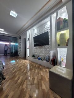 CASA NA FAROLÂNDIA – AMPLA, MODERNA E BEM LOCALIZADA