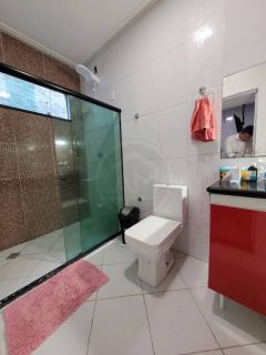 CASA NA FAROLÂNDIA – AMPLA, MODERNA E BEM LOCALIZADA