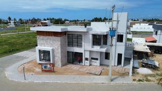 Condomínio Villaredo Barra – Projeto Moderno com 2 Pavimentos