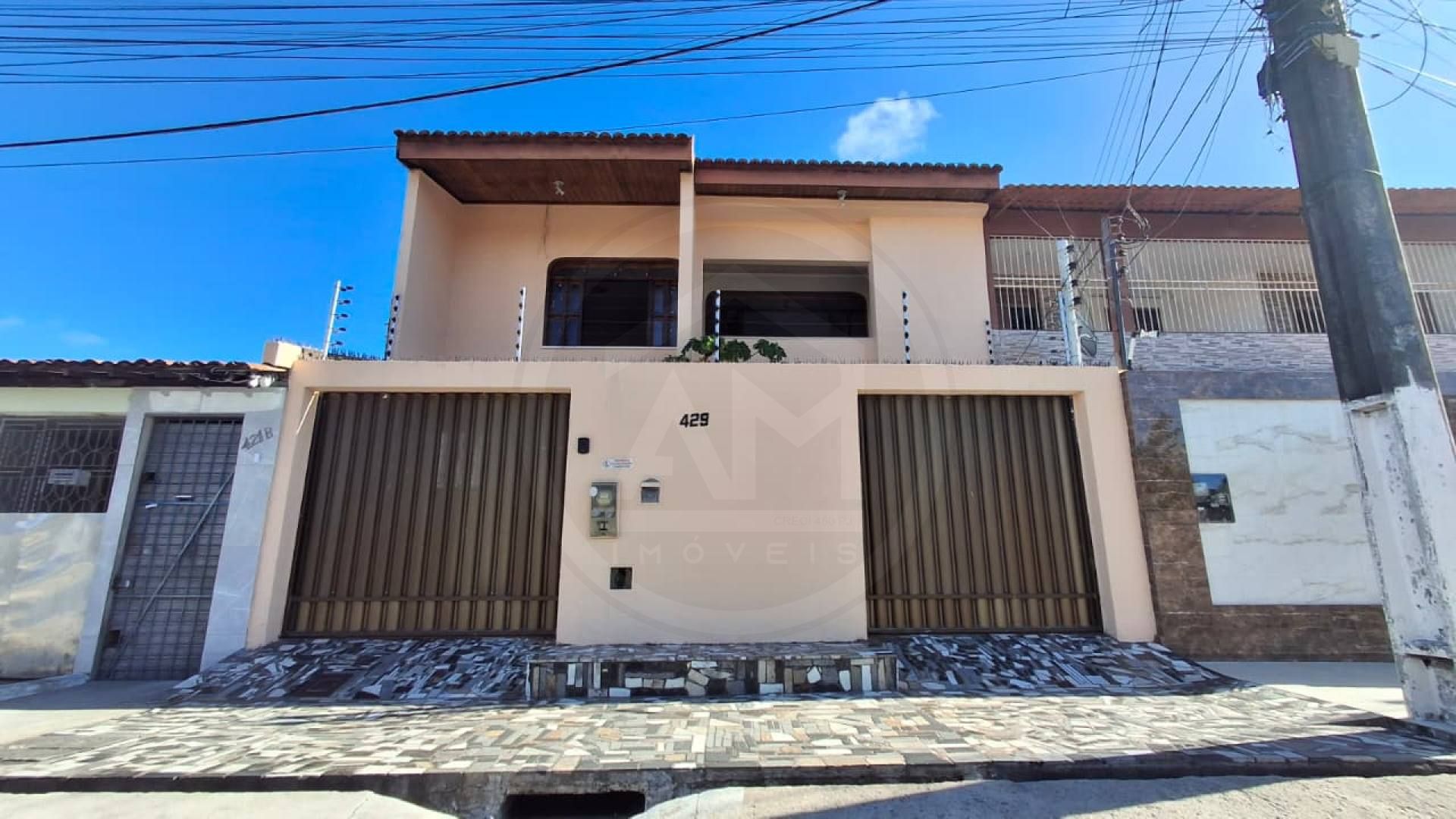 CASA À VENDA NO PONTO NOVO