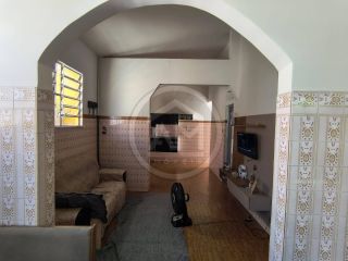 EXCELENTE CASA DE ESQUINA NO CENTRO À VENDA