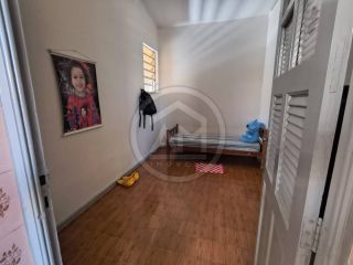 EXCELENTE CASA DE ESQUINA NO CENTRO À VENDA