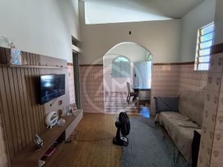 EXCELENTE CASA DE ESQUINA NO CENTRO À VENDA