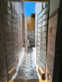 EXCELENTE CASA DE ESQUINA NO CENTRO À VENDA