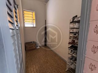 EXCELENTE CASA DE ESQUINA NO CENTRO À VENDA