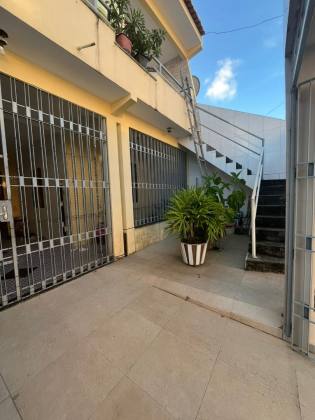 3 CASAS EM UM ÚNICO IMÓVEL – EXCELENTE OPORTUNIDADE