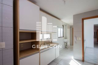 Vendo excelente apto na Madalena- 3 Quartos