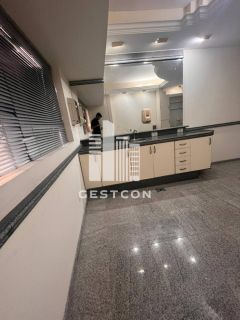 Sala Comercial com armários fixos, 1 Vaga de Garagem!